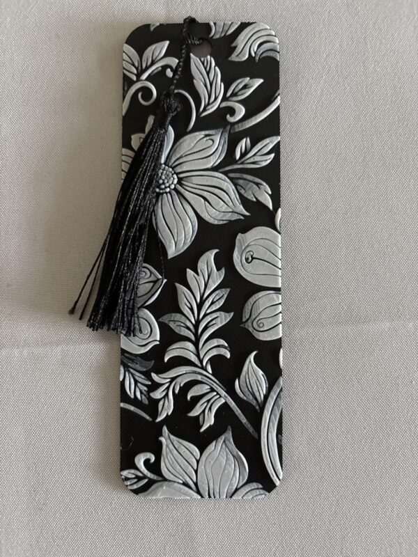 3D Printed Floral Bookmark - Monochrome Botanical Design | BigYawn 3D