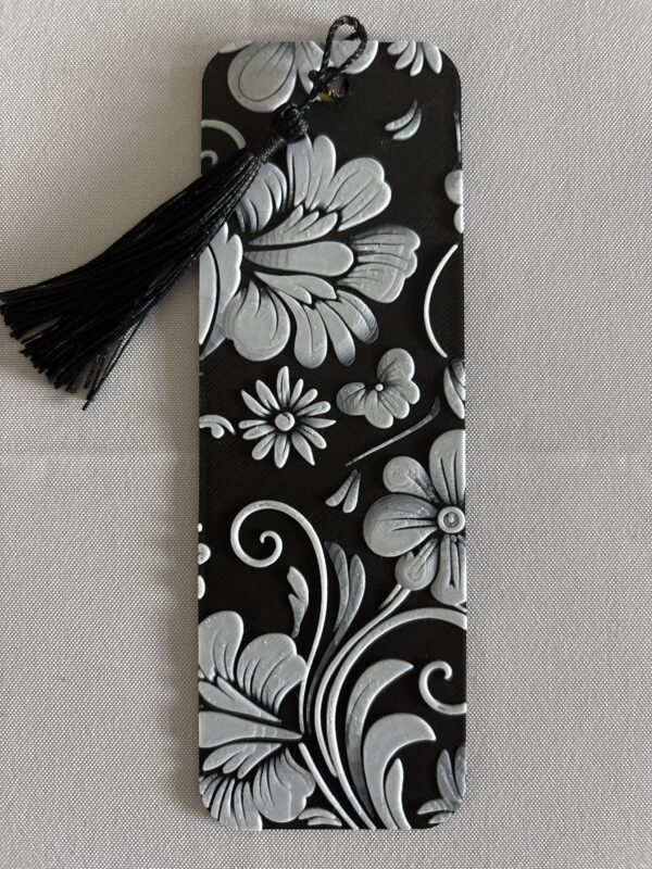 3D Printed Floral Bookmark - Monochrome Flower Pattern | BigYawn 3D