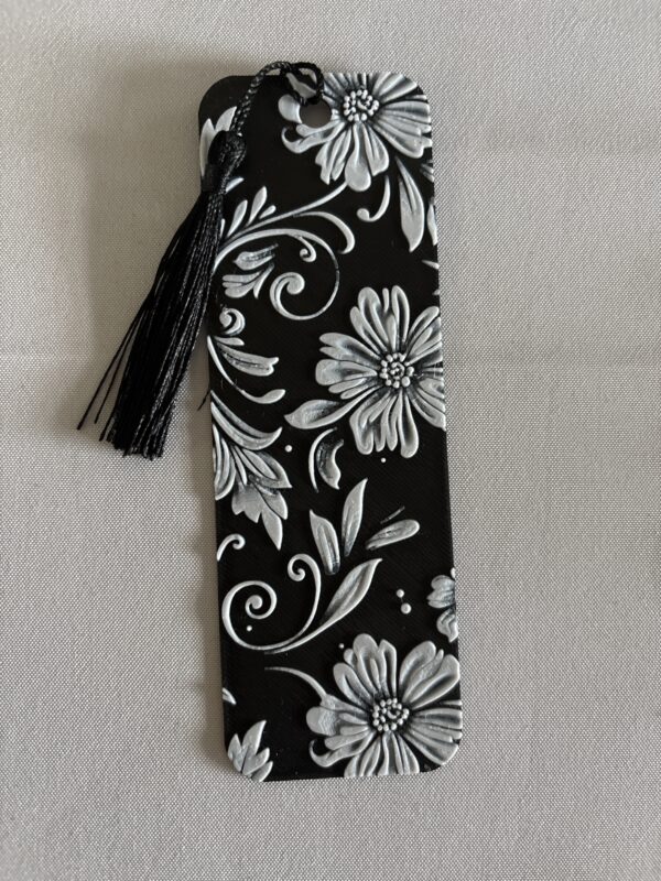 3D Printed Floral Bloom Bookmark – Monochrome Flower Design | BigYawn 3D