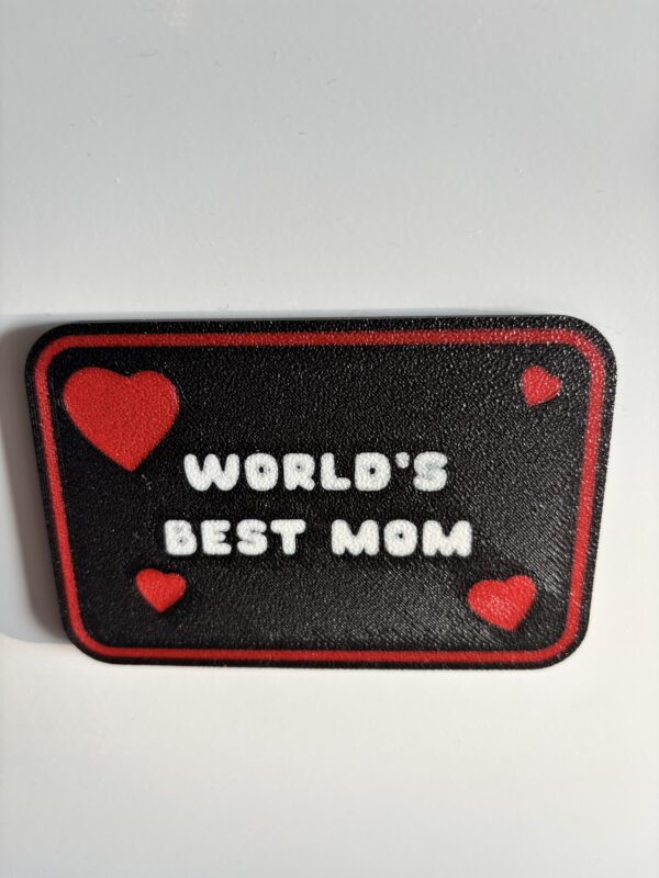 3D printed World’s Best Mom fridge magnet with red hearts